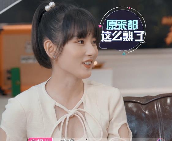 李雪琴吃瓜现场视频播放,笑料百出引网友热议