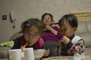 大欢女儿吃瓜视频大全,萌娃搞笑瞬间大盘点