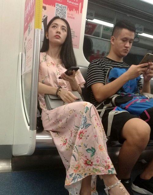 地铁小姐姐吃瓜视频下载,揭秘都市生活趣味瞬间