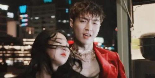 吃瓜博主女的是谁啊视频