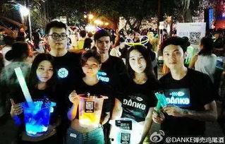 酒吧蒙眼吃瓜视频,蒙眼挑战！酒吧里的神秘吃瓜大揭秘