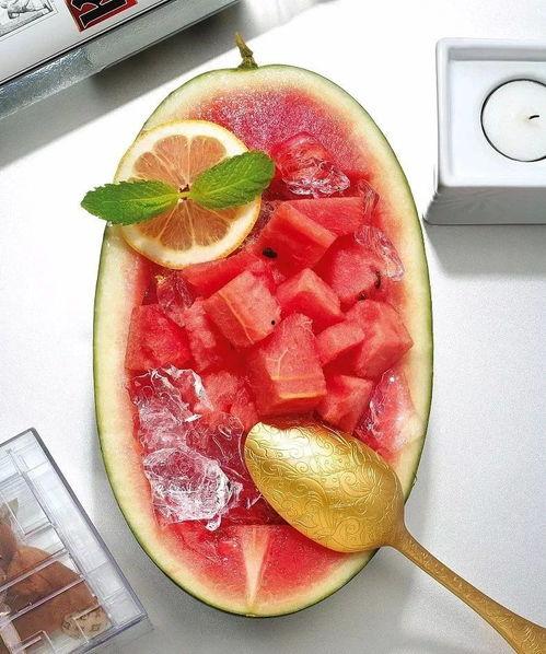 食堂吃瓜吐舌头的视频大全