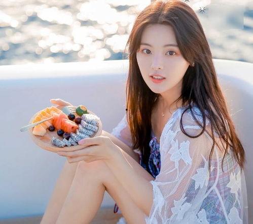 杨超越戚薇吃瓜视频播放,娱乐圈新瓜不断