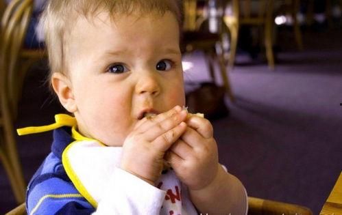 小孩子吃瓜搞笑视频,小朋友吃瓜搞笑瞬间大盘点