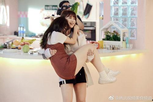 女团吃瓜视频在线观看,在线观看热门视频，一探究竟