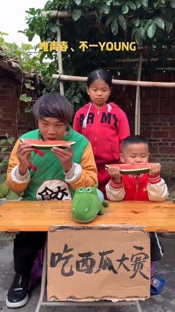 父女吃瓜搞笑视频大全集