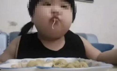 河北吃瓜小女孩是谁呀视频,网络爆红背后的故事