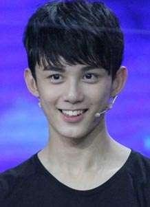 吴磊采访吃瓜视频全集,揭秘明星幕后趣事  第1张