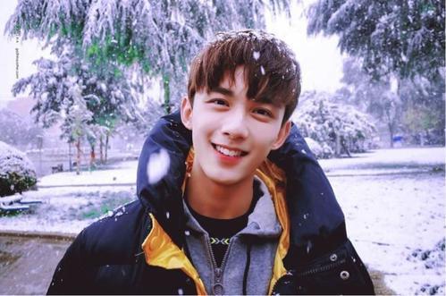 吴磊采访吃瓜视频全集,揭秘明星幕后趣事  第2张