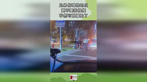 吃瓜爆笑兄弟视频,笑料横生，兄弟情深！  第2张