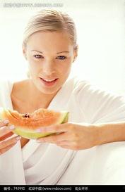 美女吃哈密瓜完整版视频,甜蜜瞬间尽收眼底