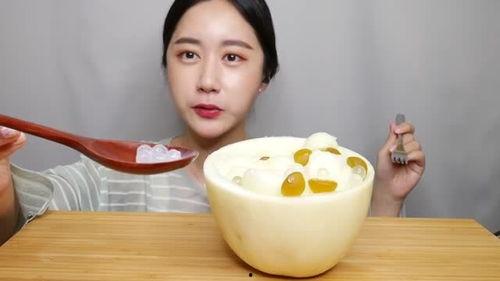 美女吃哈密瓜完整版视频,甜蜜瞬间尽收眼底  第3张