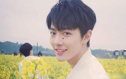 肖战开心吃瓜视频,欢乐分享幕后趣事  第3张