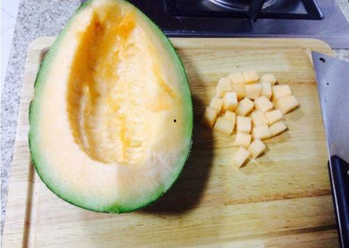 哈密瓜开吃视频,甜蜜滋味，视觉盛宴